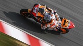 Rekan setim Marc Marquez di Repsol Honda sekaligus adiknya, Alex Marquez, berada di posisi 16. (MOHD RASFAN / AFP)