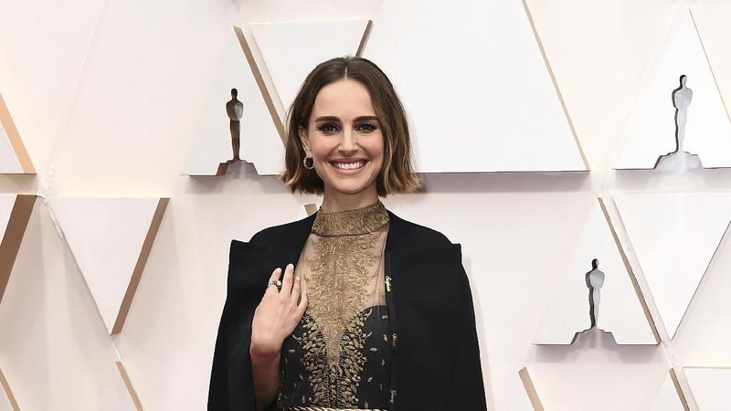 Deretan Selebritis dengan Busana Terbaiknya di Oscar 2020.
