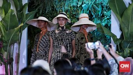 FOTO: Eksotika Batik Tropis Purana