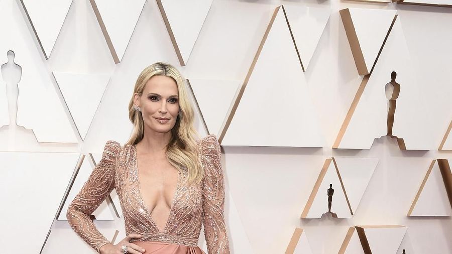 Deretan Selebritis dengan Busana Terbaiknya di Oscar 2020.