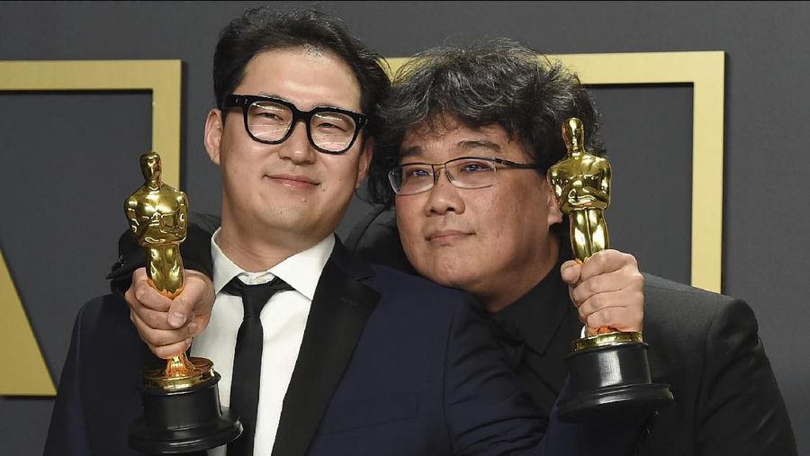 Film 'Parasite' Membawa Pulang 4 Piala Oscar 2020, jadi film pertama Korea Selatan Bahkan Asia yang sukses menangkan Piala Oscar 2020 di kategori Best Picture.