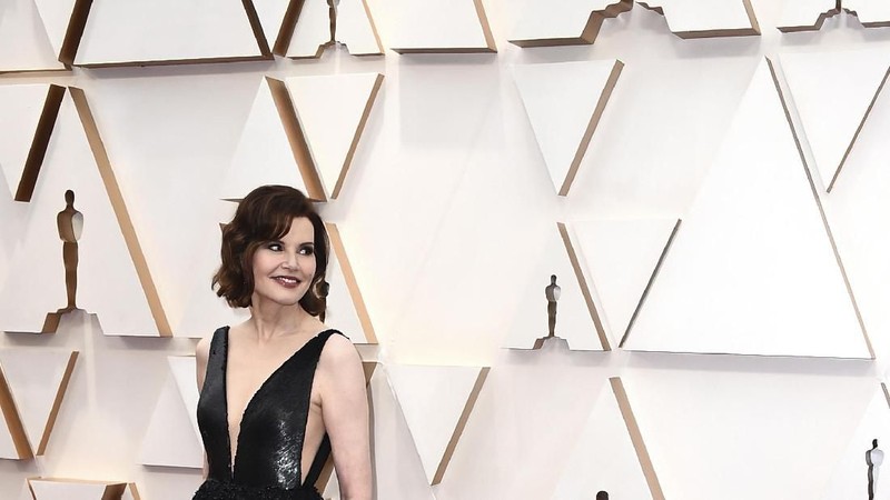 Deretan Selebritis dengan Busana Terbaiknya di Oscar 2020.