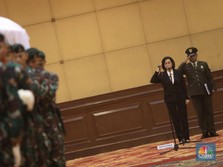 Momen Sri Mulyani Pimpin Serah Terima Jenazah JB Sumarlin