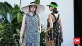 Kolaborasi dengan seniman Emma yang berasal dari Yogyakarta serta label perhiasan Amero menampilkan sebuah koleksi yang ringan, fresh, dan terlihat modern. (CNN Indonesia/Andry Novelino)