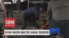VIDEO: Ayah Ingin Bacok Anak Sendiri