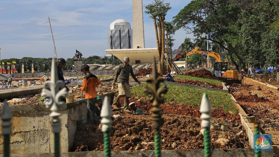 Revitalisasi monas sempat dihentikan lantaran ketiadaan izin dari Sekretariat Negara.