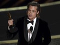 Brad Pitt Singgung Pemakzulan Trump di Panggung Oscar 2020