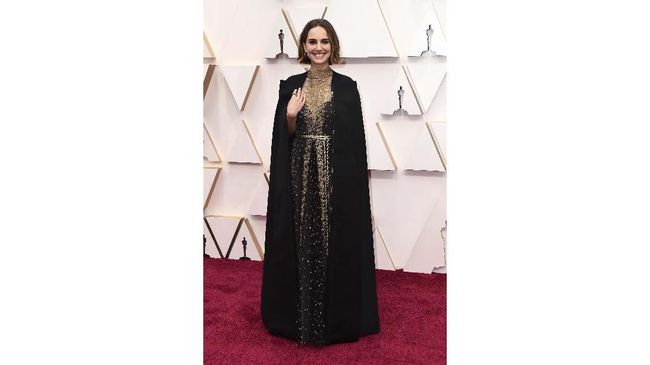 Pesan Feminis Gaun Natalie Portman di Oscar 2020