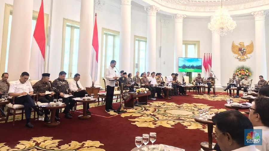 Demikian kata Jokowi saat memberikan pengantar dalam Sidang Kabinet Paripurna di Istana Kepresidenan Bogor, Jawa Barat, Selasa (11/2/2020).