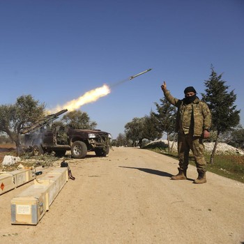 Begini Sengitnya Baku Tembak Turki & Tentara Assad di Suriah