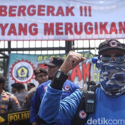 Omnibus Law Ada Uang Pemanis 5X Gaji, Sogokan Buat Pekerja?