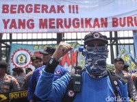 Omnibus Law Ada Uang Pemanis 5X Gaji, Sogokan Buat Pekerja?