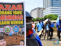 Mengintip Poster-Poster Curhat Colongan Buruh Saat Demo DPR