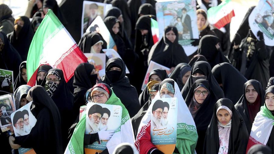 Iran batalkan solat jumat di 23 dari 31 provinsi karena corona.