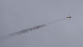 Kelompok pemberontak menembak jatuh sebuah helikopter militer Suriah di Desa Nairab, Provinsi Idlib. (AP Photo/Ghaith Alsayed)