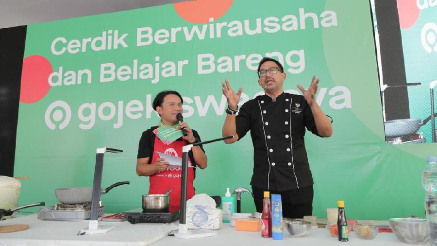 Program Gojek Swadaya berhasil meningkatkan pendapatan para keluarga mitra driver hingga Rp 4 juta per bulan, melalui sejumlah pelatihan dan pendampingan.