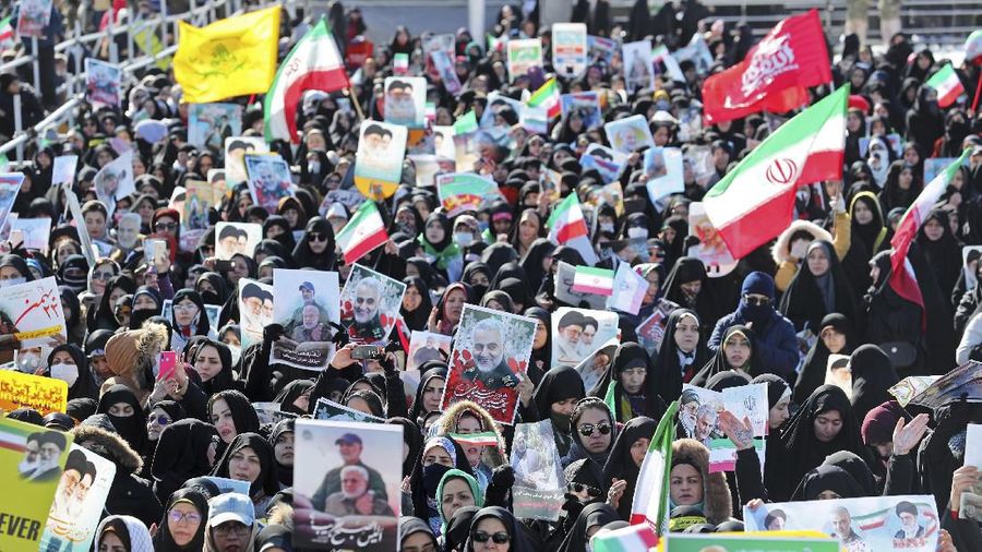 Ratusan ribu orang di Iran memperingati Hari Revolusi Islam Iran tahun 1979.