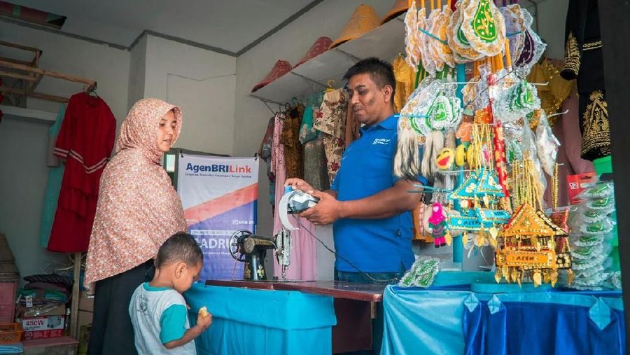 Hingga akhir tahun 2019, tercatat transaksi di kantor cabang BRI tersisa 10,1% dari seluruh total transaksi keuangan di bank terbesar di Indonesia ini.