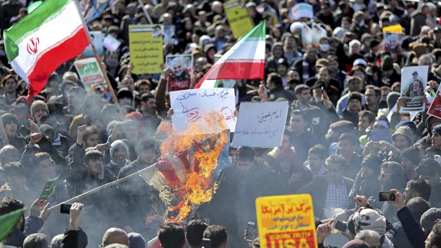 Ratusan ribu orang di Iran memperingati Hari Revolusi Islam Iran tahun 1979.