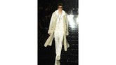 Sebelum akhirnya tampil di New York Fashion Week, desainer Tom Ford sempat membuat pecinta fashion karena keputusannya untuk memindahkan lokasi shownya ke LA. (AP Photo/Chris Pizzello)