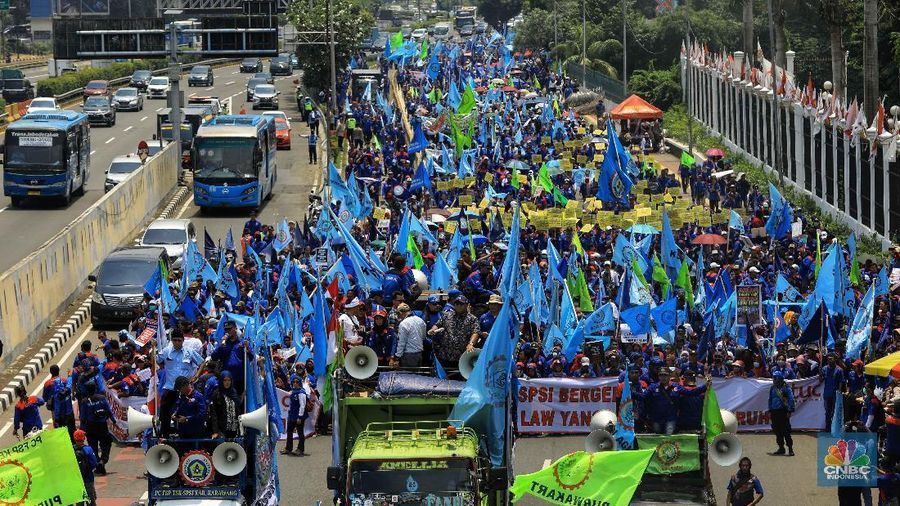 Pemerintah mengklaim ada kesalahan pengetikan dalam draft RUU Cipta Kerja.