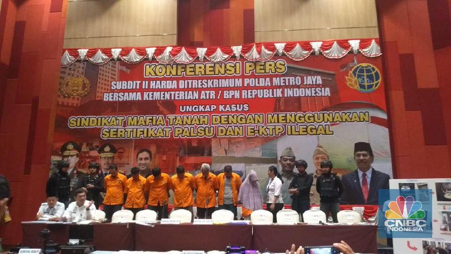 Mafia tanah masih beraksi di lapangan.