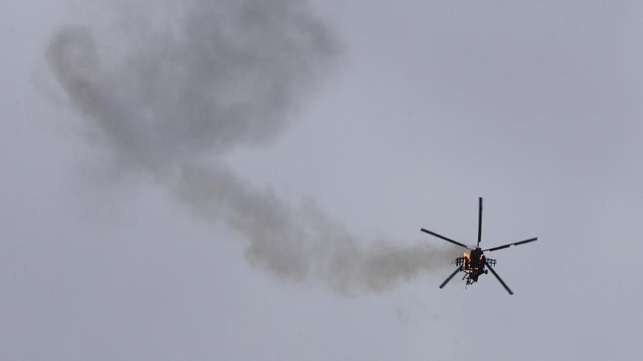 Sebuah helikopter militer milik pemerintah Suriah ditembak. Dua tentara dikabarkan tewas.