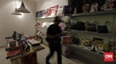 Industri grafika dituntut untuk menjadi kreatif. Industri ini diharapkan mempunyai ide untuk mengembangkan produk grafika, baik dari bahan dasar polimer ataupun medianya. (CNN Indonesia/Adhi Wicaksono).