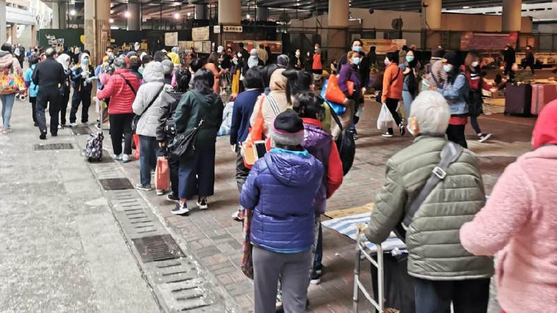 Bank Mandiri Bersama Pekerja Migran Indonesia Bagikan Masker di Hong Kong Aksi ini bertujuan untuk mendukung upaya pencegahan virus Corona.