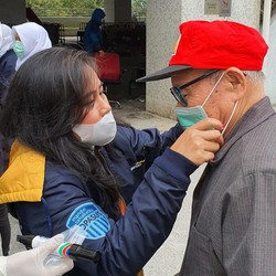Intip Aksi Mandiri & Pekerja Migran Bagi Masker di Hong Kong