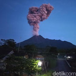 Merapi Erupsi, Abu Vulkanik Ganggu Penerbangan?