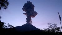 Begini Penampakan Erupsi Gunung Merapi Yang Mencapai 2.000 M - Foto 5