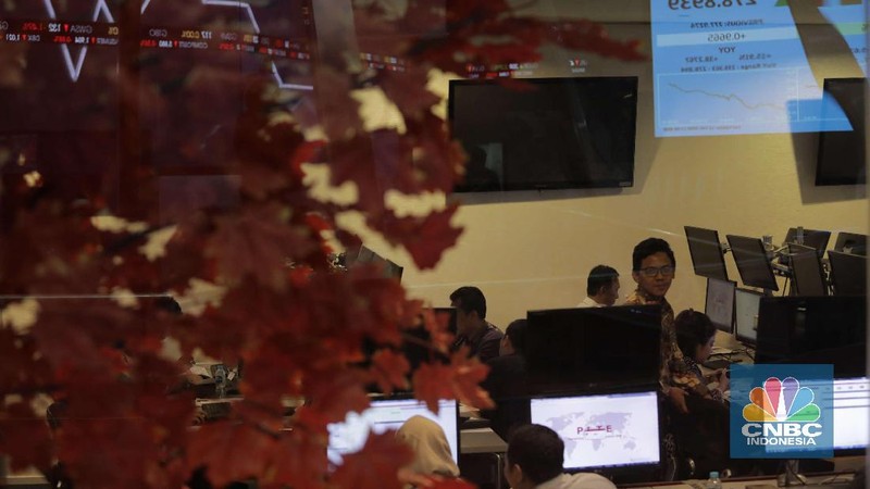 Sentimen negatif virus corona masih menekan Indeks Harga Saham Gabungan (IHSG) di Bursa Efek Indonesia.