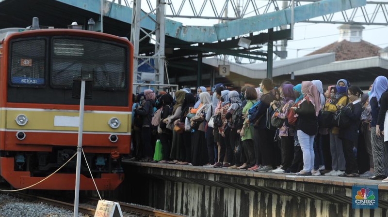 Ada pergantian wesel, kereta KRL akan mengalami rekayasan perjalanan.