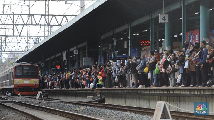 Ada pergantian wesel, kereta KRL akan mengalami rekayasan perjalanan.