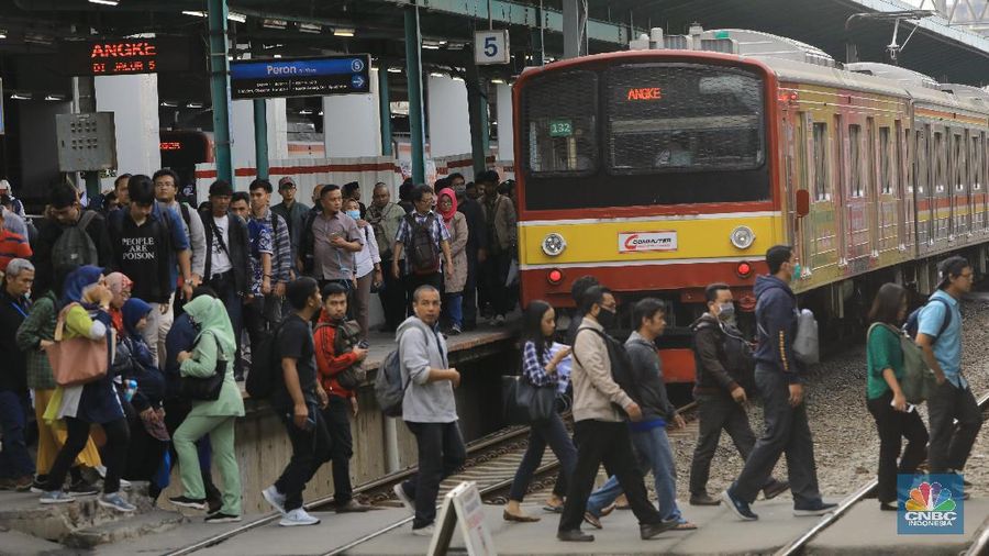 Ada pergantian wesel, kereta KRL akan mengalami rekayasan perjalanan.