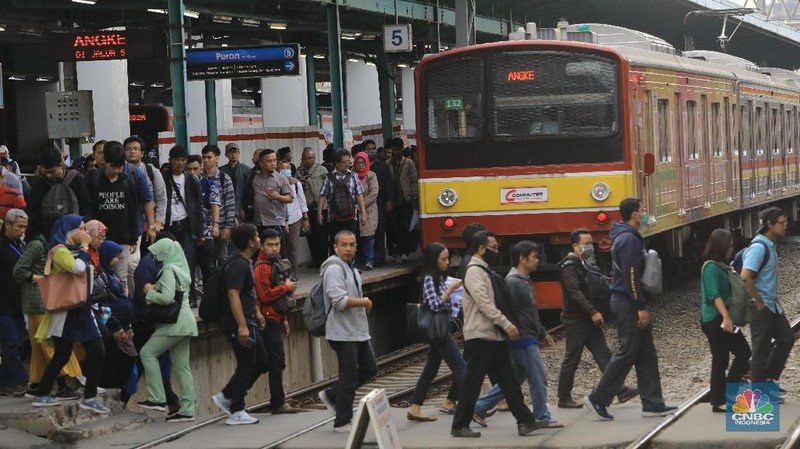 Ada pergantian wesel, kereta KRL akan mengalami rekayasan perjalanan.