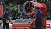 Dinas Penanggulangan Kebakaran dan Penyelamatan (PKP) DKI Jakarta juga menunjukkan robot Pengurai Asap LUF 60. Jakarta, Kamis, 13 Februari 2020. (CNN Indonesia/Adhi Wicaksono)
