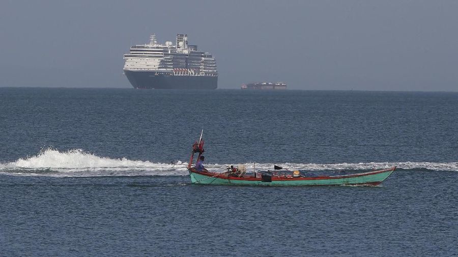 Merebaknya corona di kapal Diamond Princess membuat kapal pesiar lain, yakni MS Westerdam terombang-ambing di lautan. Kapal ditolak berlabuh di empat negara.