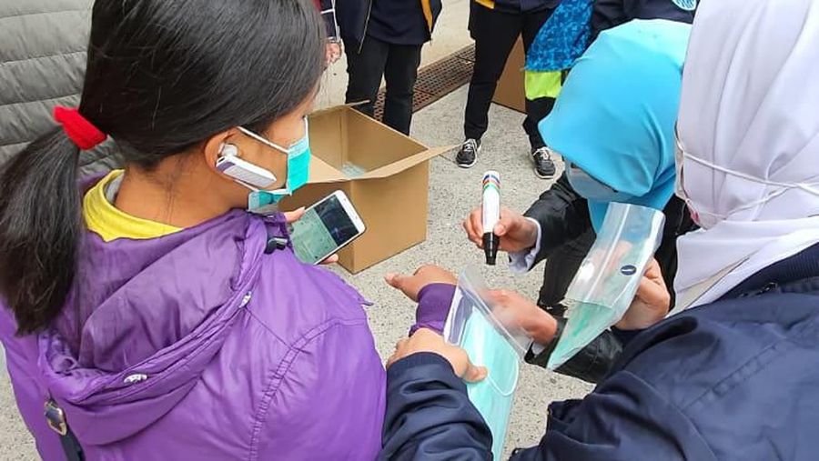 Bank Mandiri Bersama Pekerja Migran Indonesia Bagikan Masker di Hong Kong Aksi ini bertujuan untuk mendukung upaya pencegahan virus Corona.