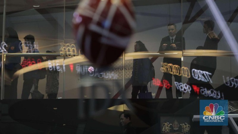 Sentimen negatif virus corona masih menekan Indeks Harga Saham Gabungan (IHSG) di Bursa Efek Indonesia.