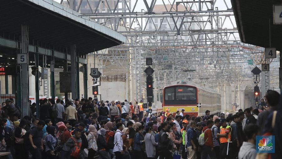 Ada pergantian wesel, kereta KRL akan mengalami rekayasan perjalanan.