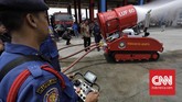Robot LUF 60 digunakan untuk memadamkan kebakaran di lokasi yang sulit diakses oleh mobil damkar. (CNN Indonesia/Adhi Wicaksono)