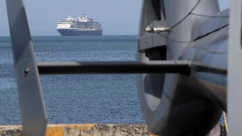 Merebaknya corona di kapal Diamond Princess membuat kapal pesiar lain, yakni MS Westerdam terombang-ambing di lautan. Kapal ditolak berlabuh di empat negara.