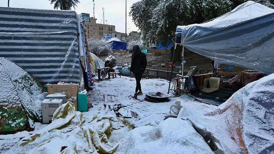 Kejadian langka terjadi di Baghdad, Irak, pada Selasa (11/2/2020). Meski indentik dengan negeri padang pasir, di Irak ternyata salju juga turun.
