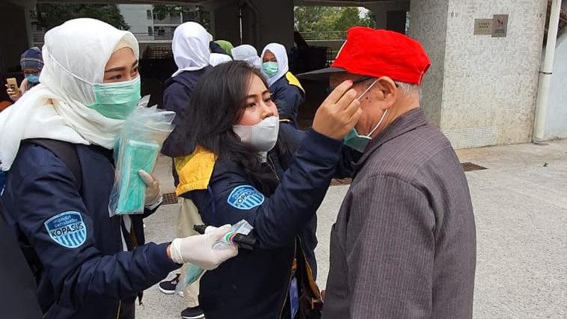 Bank Mandiri Bersama Pekerja Migran Indonesia Bagikan Masker di Hong Kong Aksi ini bertujuan untuk mendukung upaya pencegahan virus Corona.
