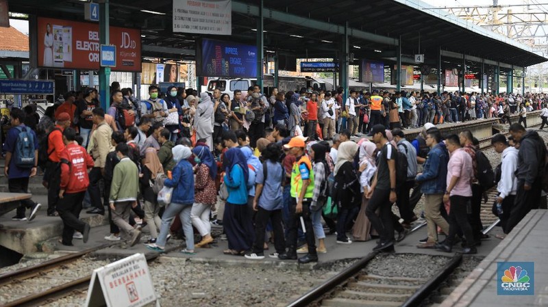Ada pergantian wesel, kereta KRL akan mengalami rekayasan perjalanan.