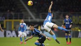Penyerang Inter Milan Lautaro Martinez yang diminati Barcelona tak mampu menyelamatkan La Beneamata dari kekalahan di kandang. (AP Photo/Antonio Calanni)
