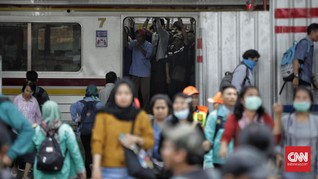 Warga Emoh Tak Naik KRL Meski Disebut Risiko Tinggi Corona