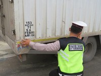 Kesal, Pemerintah Ogah Tawar Menawar Soal Truk 'Obesitas'